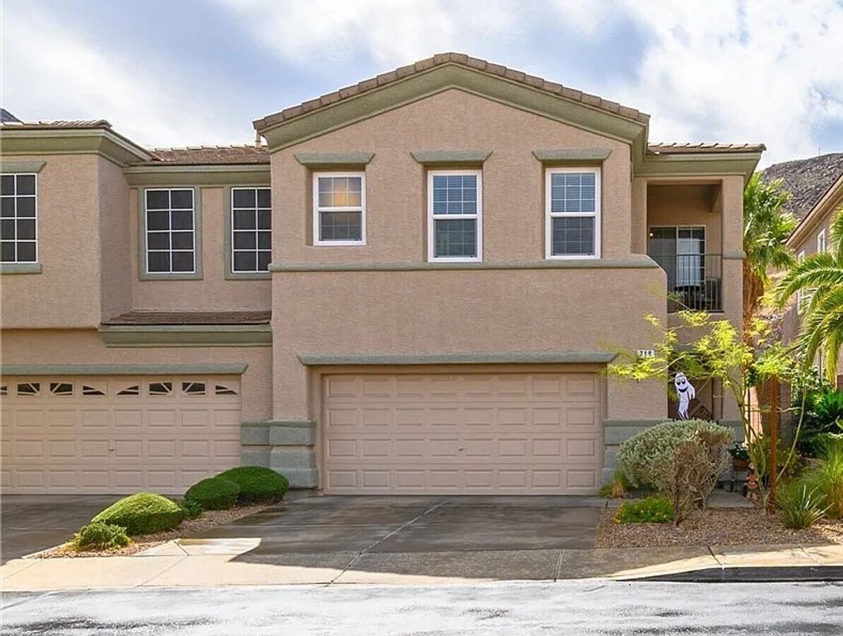 Coming Soon! Highly upgraded 2 story, 3 be... House House Rental in