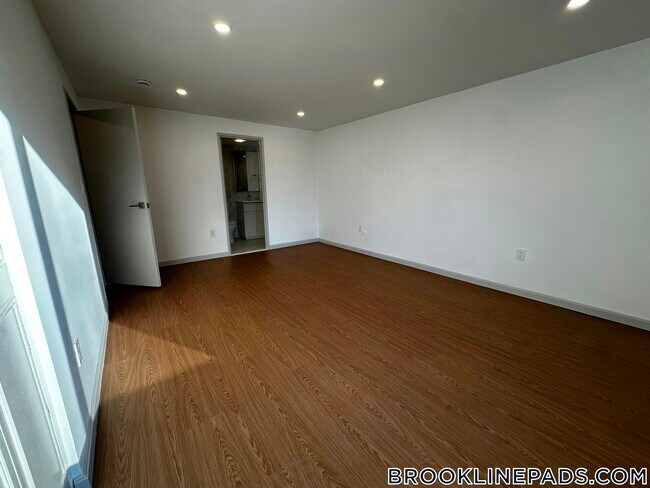 Photo - 1243 Beacon St Unit 5A