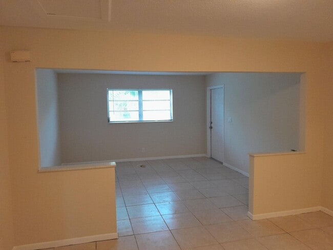 Building Photo - 412 Conniston Rd Unit 412 Conniston B Rental