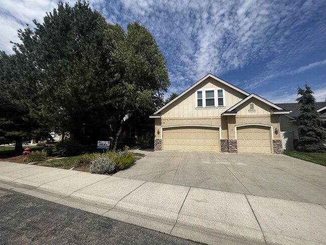 Photo - 1416 W Great Basin Dr House