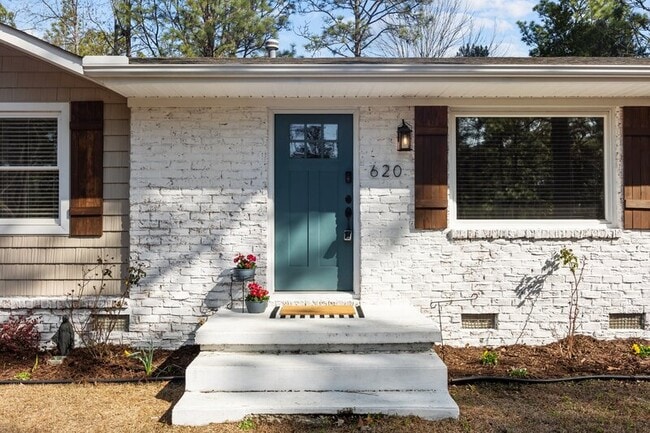 Photo - 620 E New England Ave