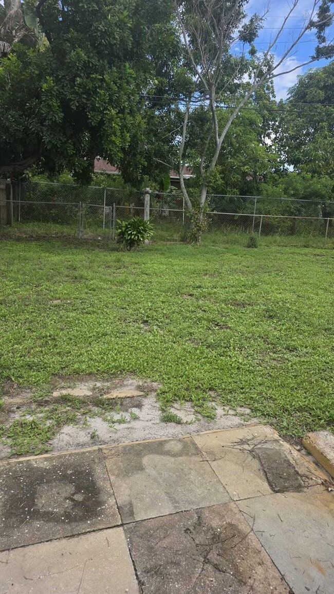 330 W 29th St