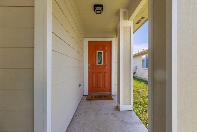 Photo - Updated 4/BR 2/BA Home Minutes from Downtown!