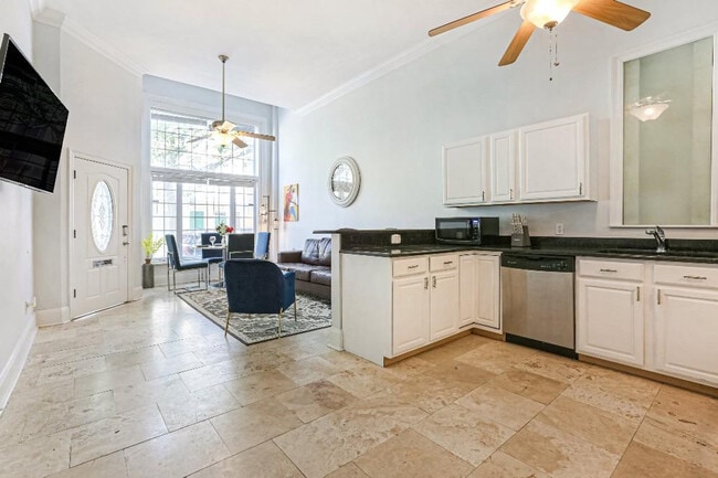 Photo - 1208 Carondelet St Unit ID1267178P