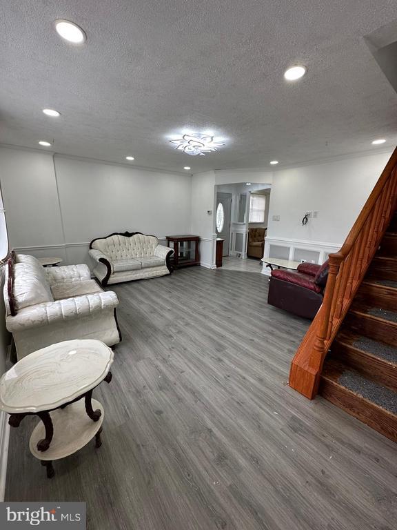 Photo - 10817 Kelvin Ave