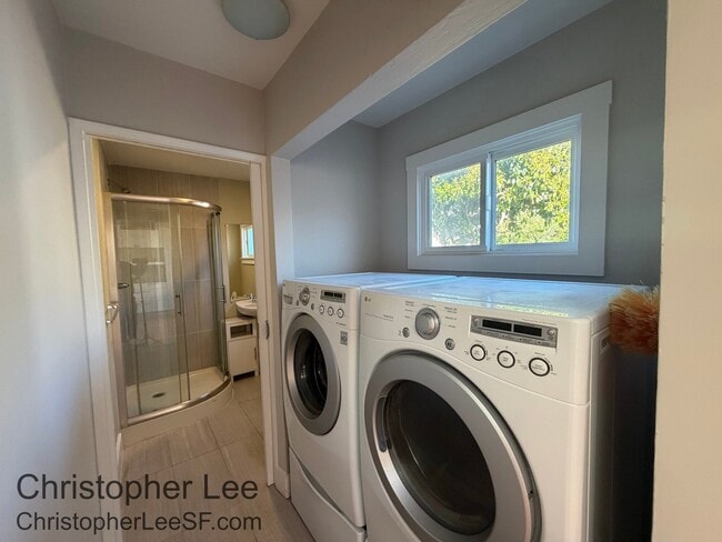 Photo - 1566 Newcomb Ave