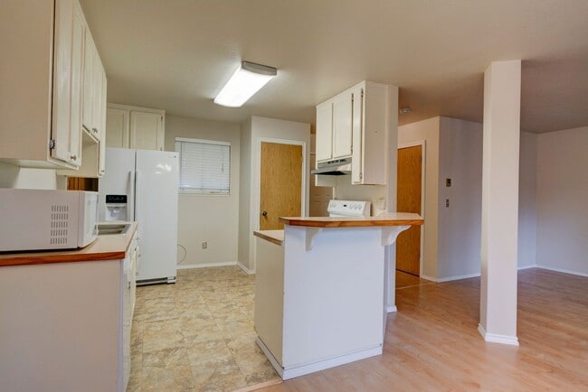 Photo - 3 Bedroom 1.5 Bath Pet Friendly House