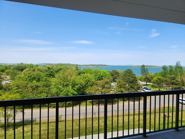 Balcony View Hingham Harbor - Eastbay at Weymouthport Rental