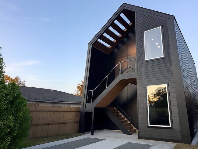 Photo - 8318 Williamsdell St