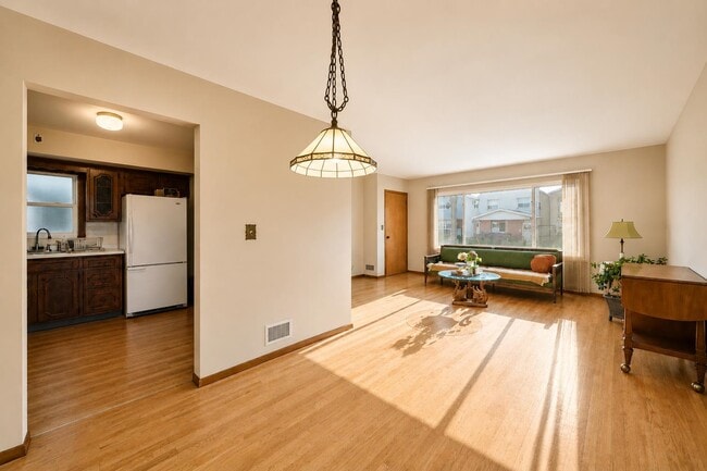 Photo - 185 W 3rd St Unit 1