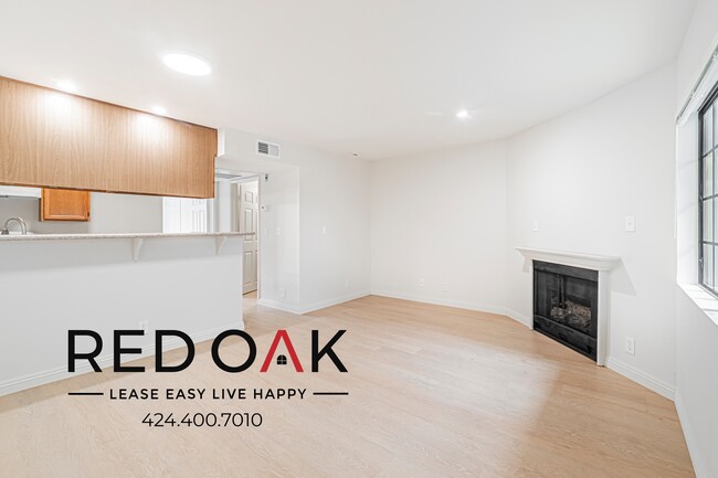 Building Photo - 4651 Cahuenga Blvd Unit 201 Rental