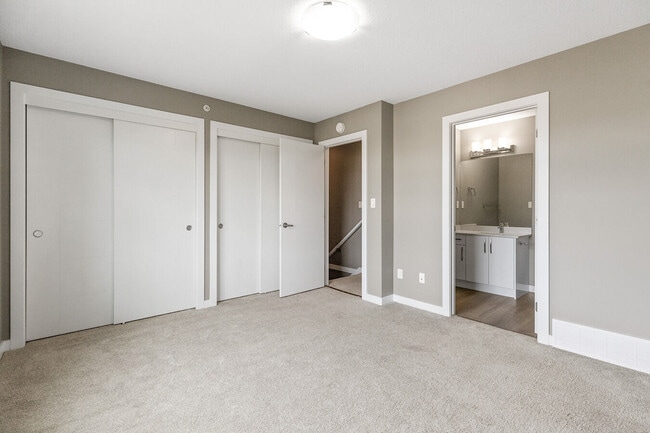 Photo - 1631 Hammond Cres NW Unit 19