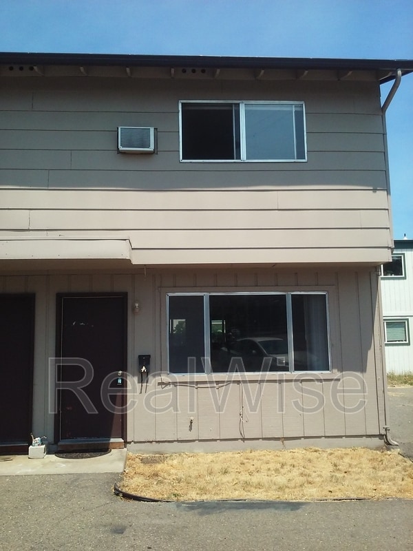 Building Photo - 1112 SW 5th St Unit A