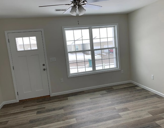 Living Room - 9029 Landon Ln Unit 9031