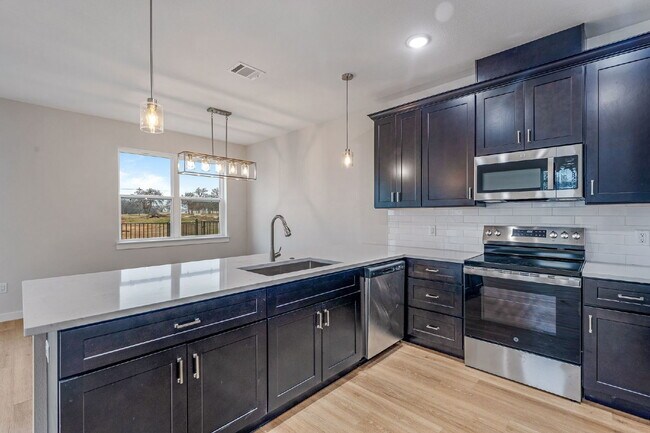 Photo - Gorgeous 3 bedroom townhome with a quick, easy walk to TSU campus!