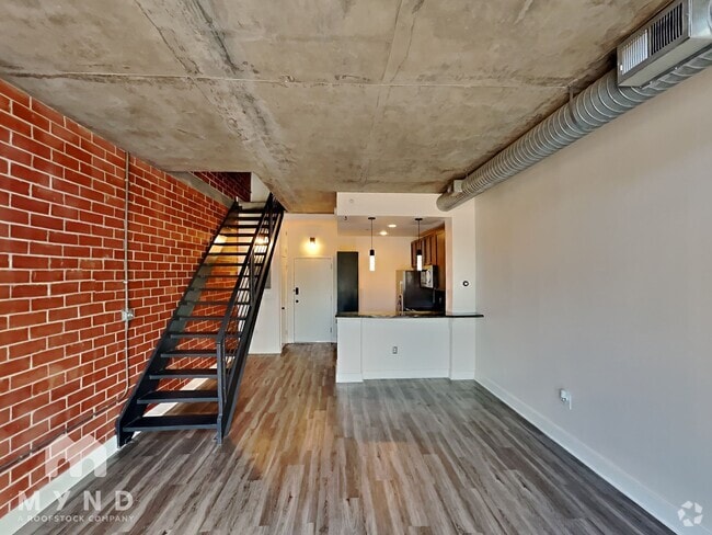 Building Photo - 710 W Trade St Unit 315 Rental