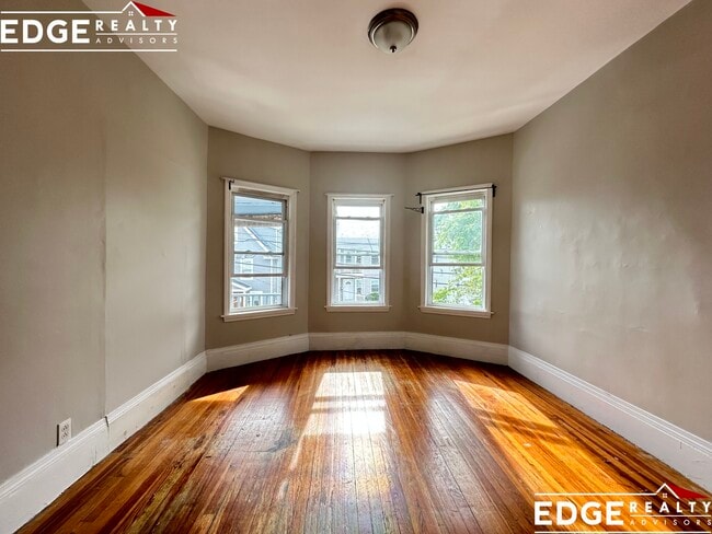 Photo - 72 Antwerp St