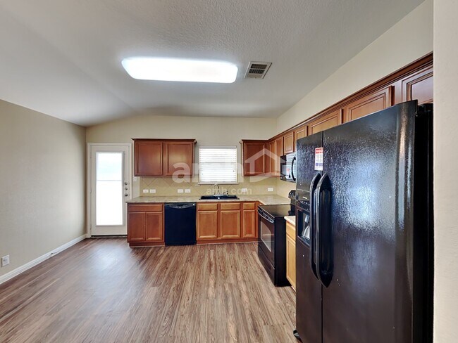 Photo - 2240 Hazelwood