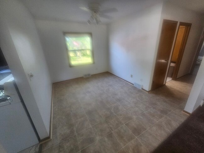 Photo - 511 E Main St Unit Upper Apartment