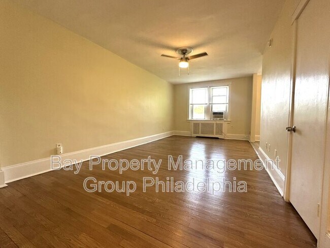 Photo - 2809 W Queen Ln Unit Apt 202