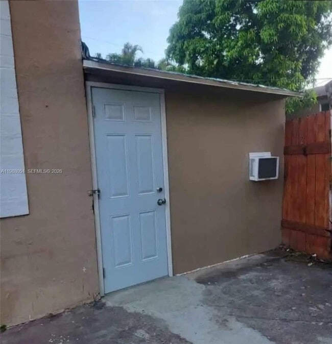 Photo - 2952 SW 14th St