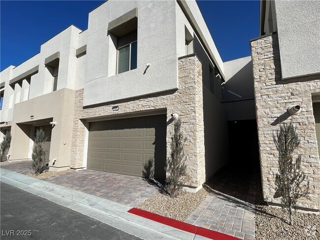 Building Photo - 600 Carriage Hill Dr Rental