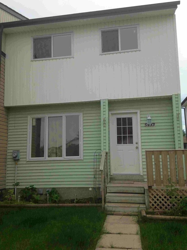 Photo - 3 Bed 2.5 Bath Unit in Olds, AB Unit 5433