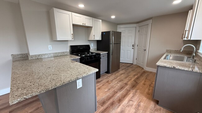 Building Photo - 28-30 New York Rental