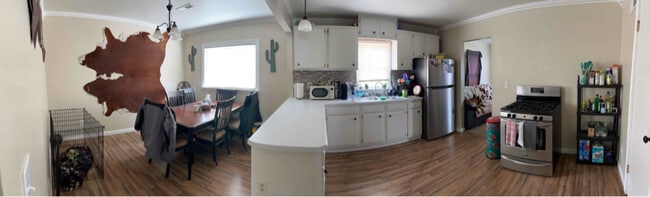 Photo - 820 Holcomb Ave