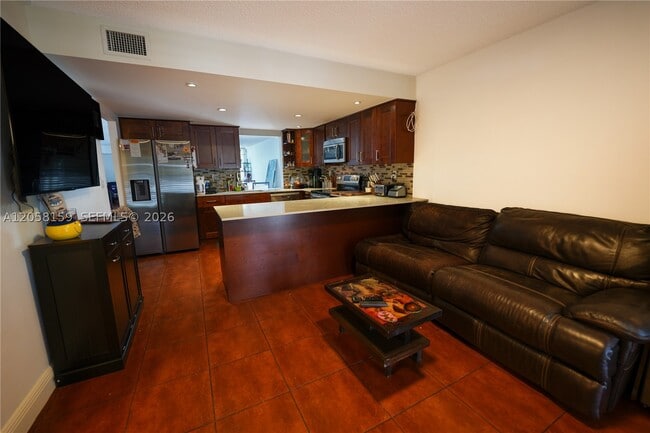 Photo - 2200 NE 7th St