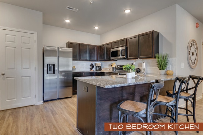 DOS HABITACIONES: Cocina - Rylan's Creek Apartments