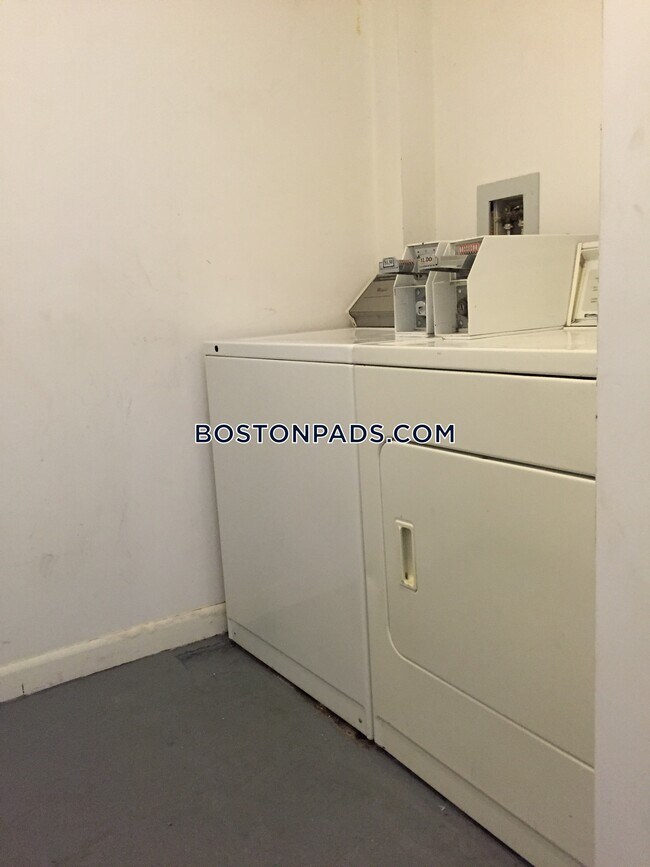 Building Photo - 43 May St