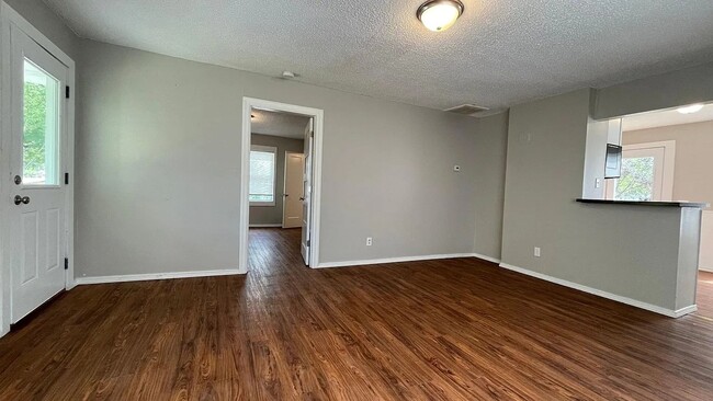 Photo - Updated 2 bed/1 bath home!