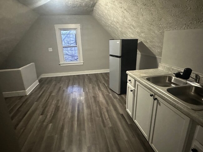 Photo - 10022 Parkgate Ave Unit 3