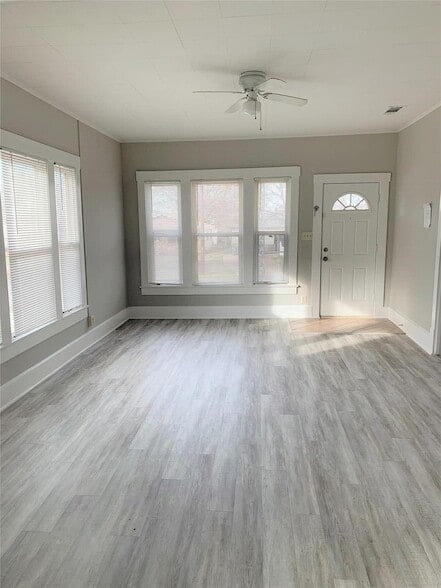 Photo - 520 E Day St