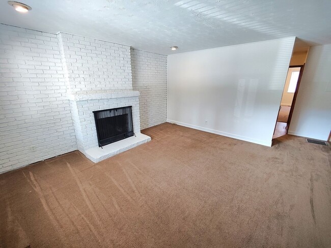 Photo - *Clean & Spacious 1BR/1BA Apartment Available in Mt. Washington* Unit 1