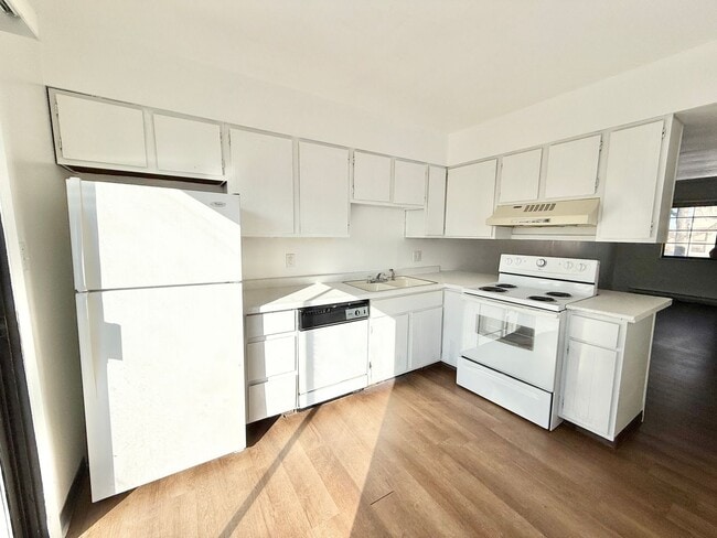 Photo - 49 Royal Crest Dr Unidad B