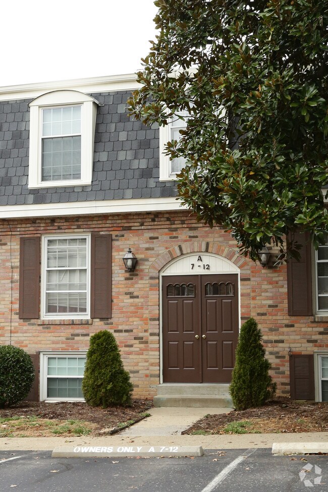 Photo - Salem Square Condominiums