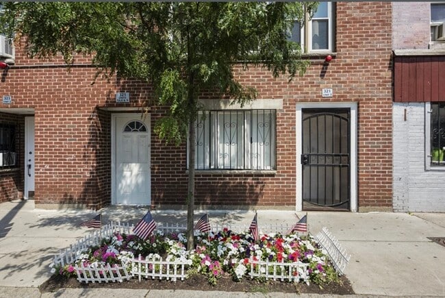 Building Photo - 321 Meridian St Unit 3
