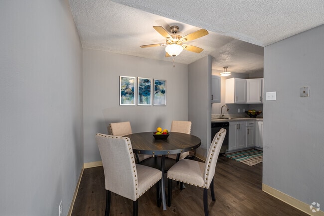Magnolia - Dining Area