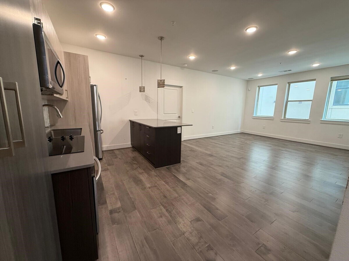 Photo - 4819 Caroline St Condo Unit 109