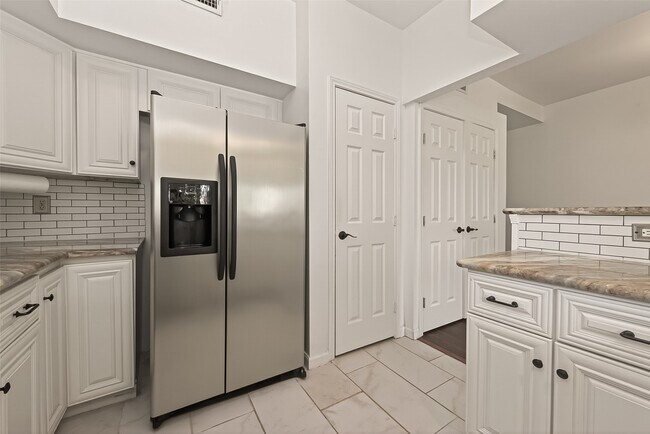 Photo - 180 April Point Dr S