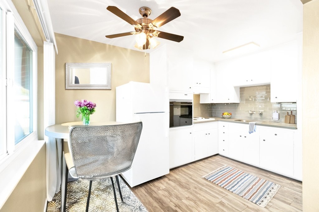 Photo - Royal Palms Apartments