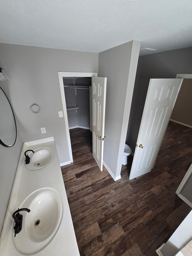 Building Photo - 15931 Breanna Ln