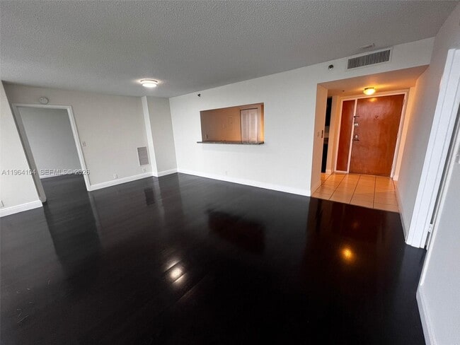 Photo - 7601 E Treasure Dr Unidad 915