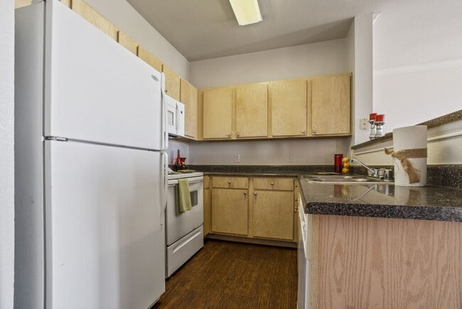 Photo - Blue Lake Villas Apartments