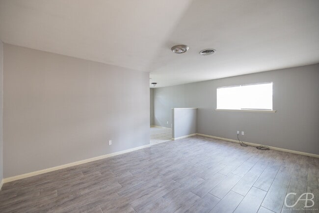 Building Photo - For
Lease