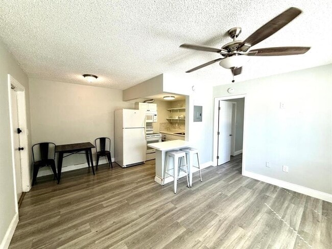 Photo - 820 NE 17th Ave Unidad 7