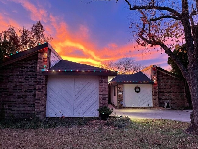 Charming fully furnished home with garage and cozy curb appeal. Move-in ready. - 2401 Thistle Ct House
