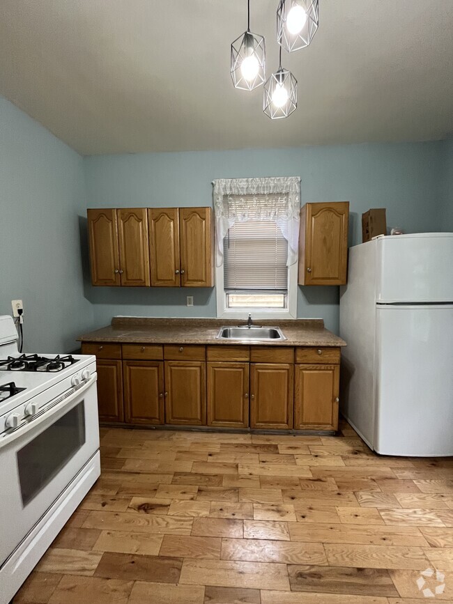 Building Photo - 183 Wegman Pky Unit 2 Rental